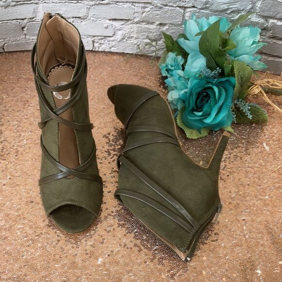 Journee Samara Olive Bootie - Picture 3 of 5